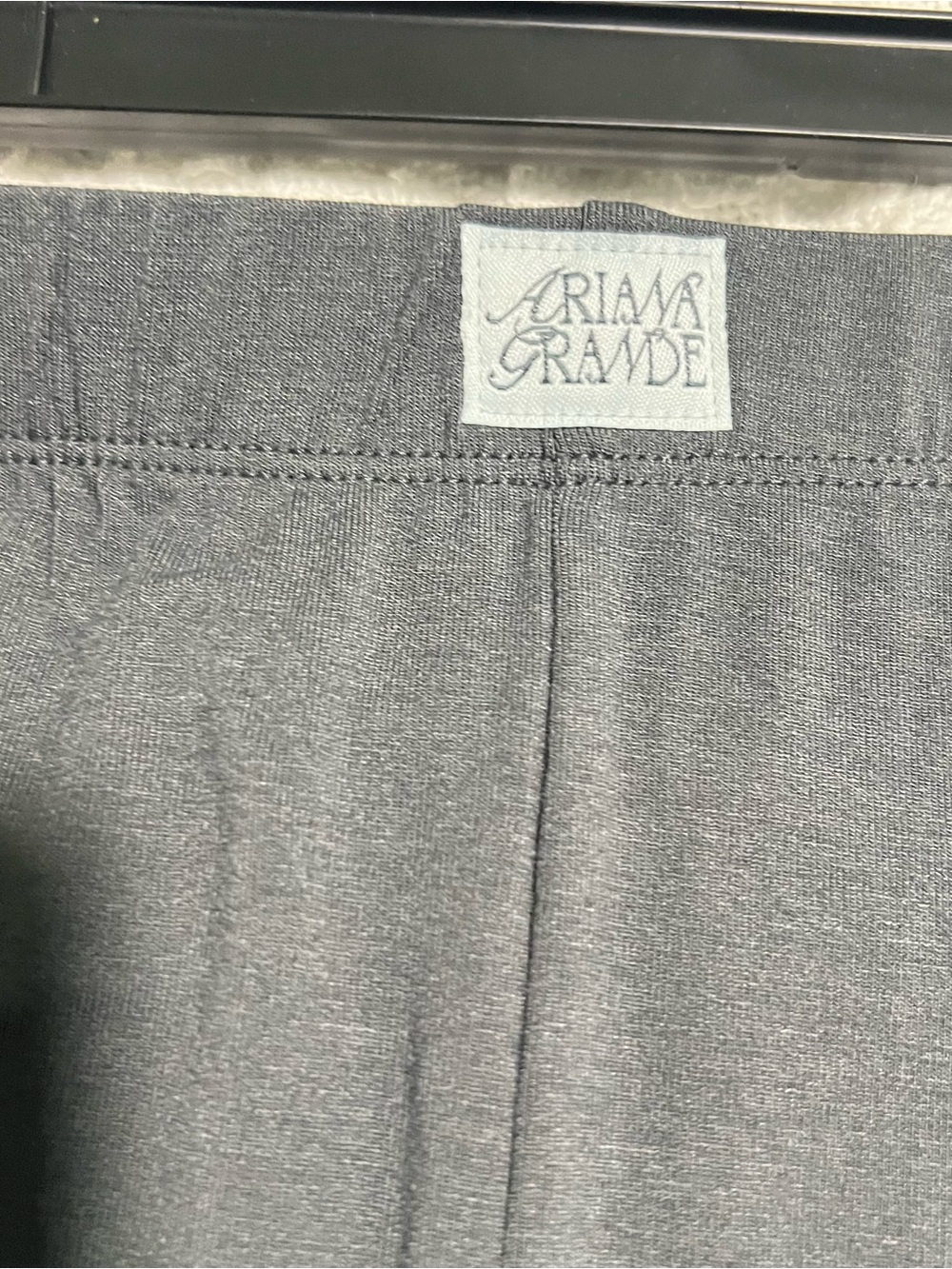 NWT Ariana Grande Women’s 2 Piece Pajama Short Set Light Blue Gray Size XL - Picture 9 of 10